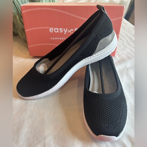 Easy Spirit Black and White Women's Flats - Picture 2 of 4